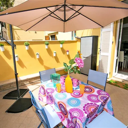 Casa Chiara In Centro Con Corte Privata Lejlighed