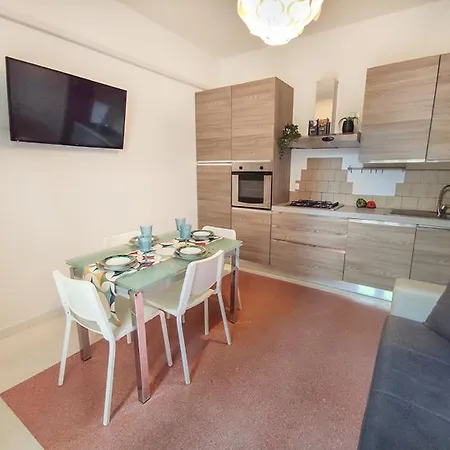 Casa Chiara In Centro Con Corte Privata Lejlighed San Benedetto del Tronto