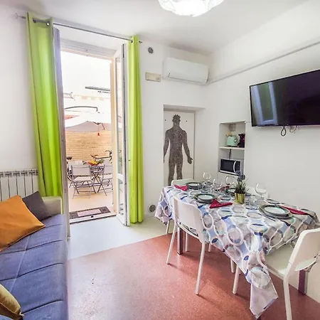 Casa Chiara In Centro Con Corte Privata Lejlighed